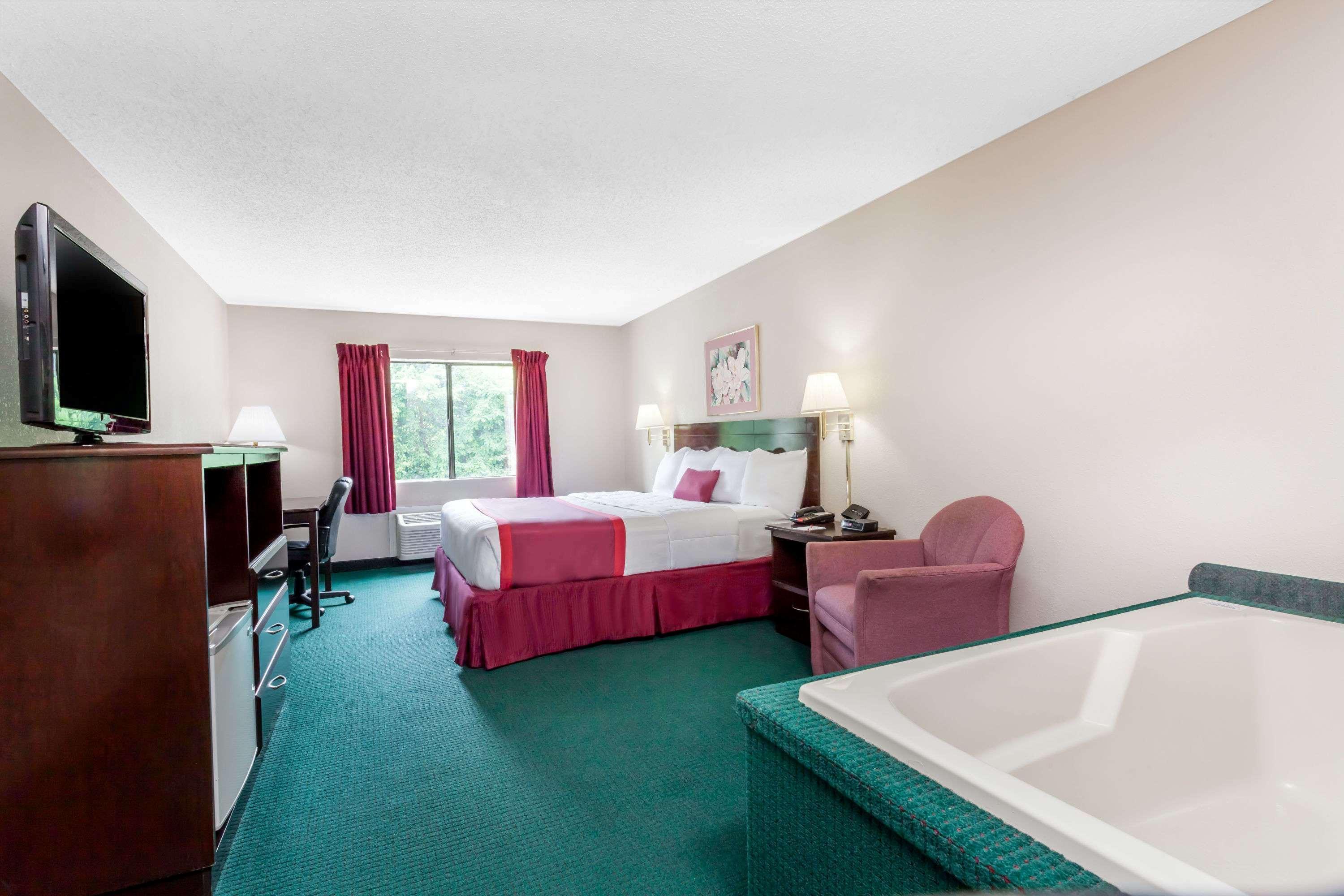 Ramada By Wyndham Tell City Exterior photo
