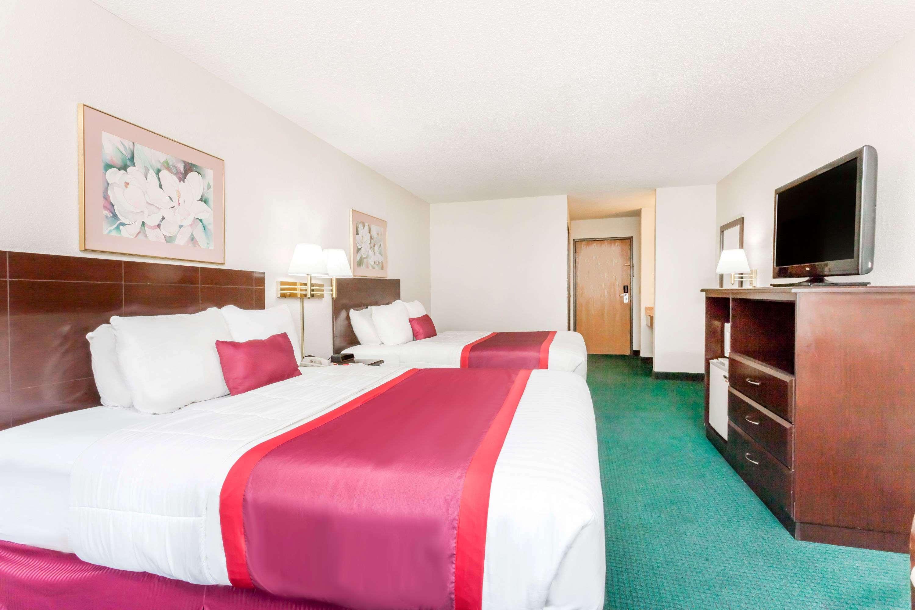 Ramada By Wyndham Tell City Exterior photo