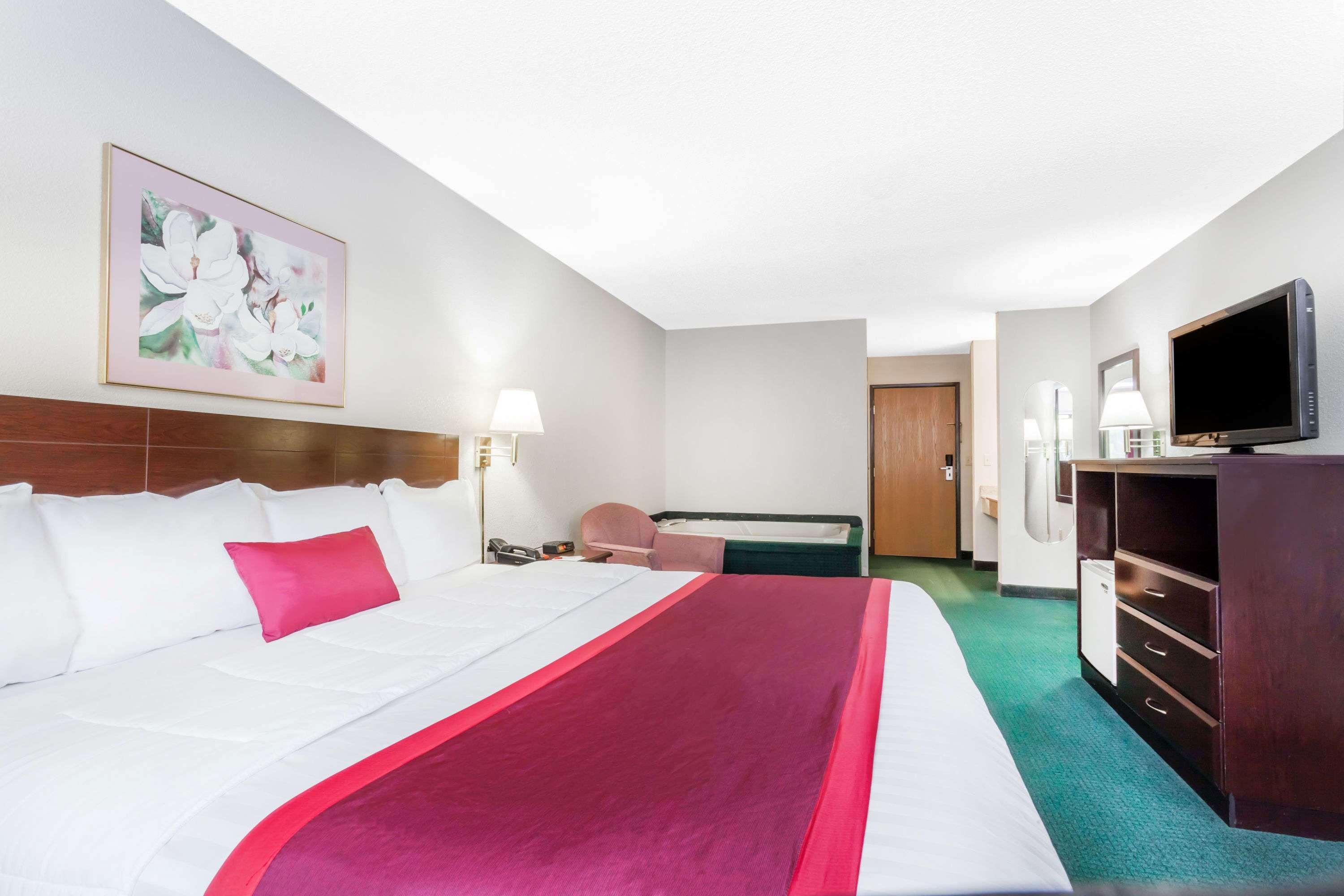 Ramada By Wyndham Tell City Exterior photo