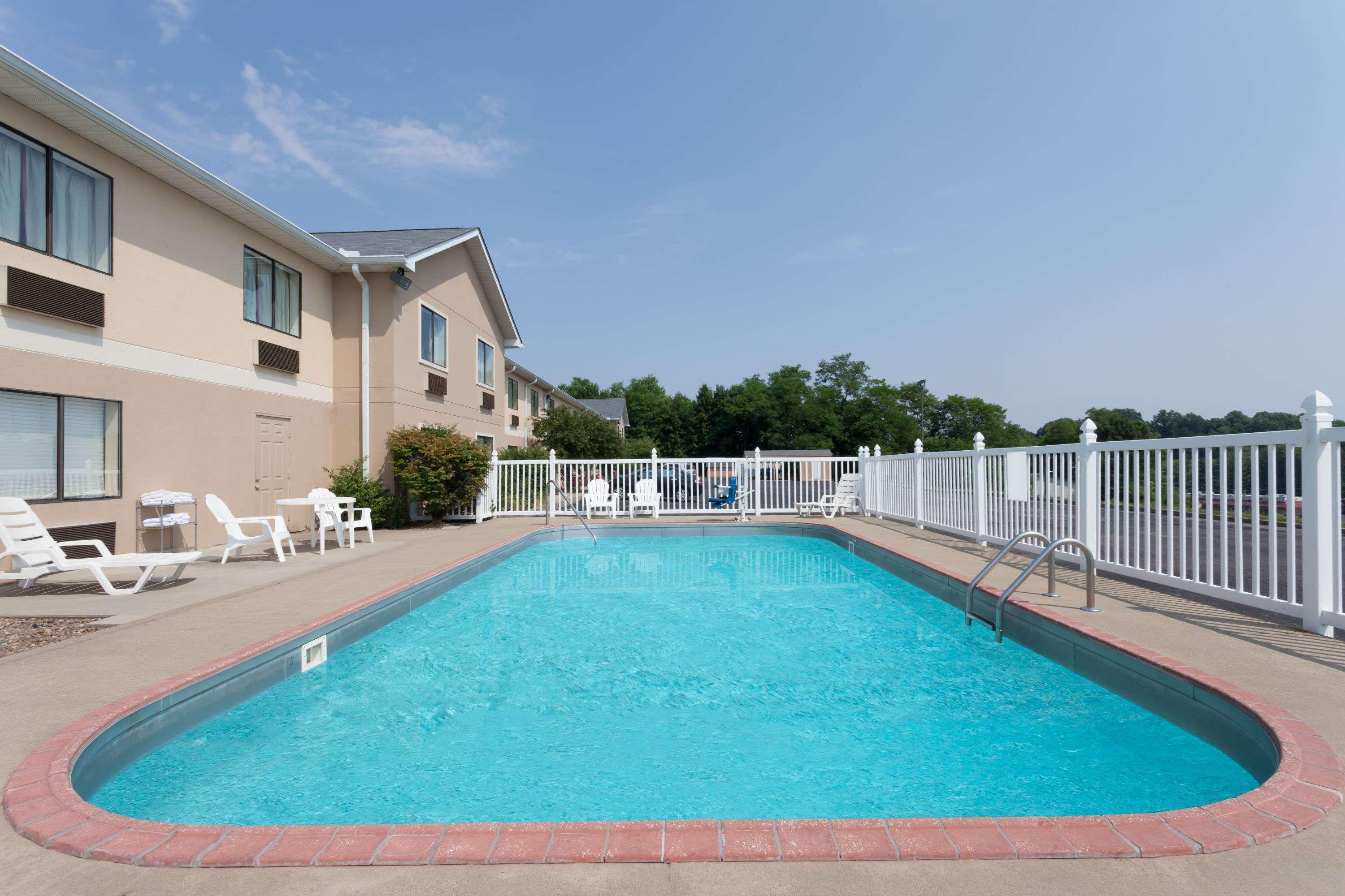 Ramada By Wyndham Tell City Exterior photo