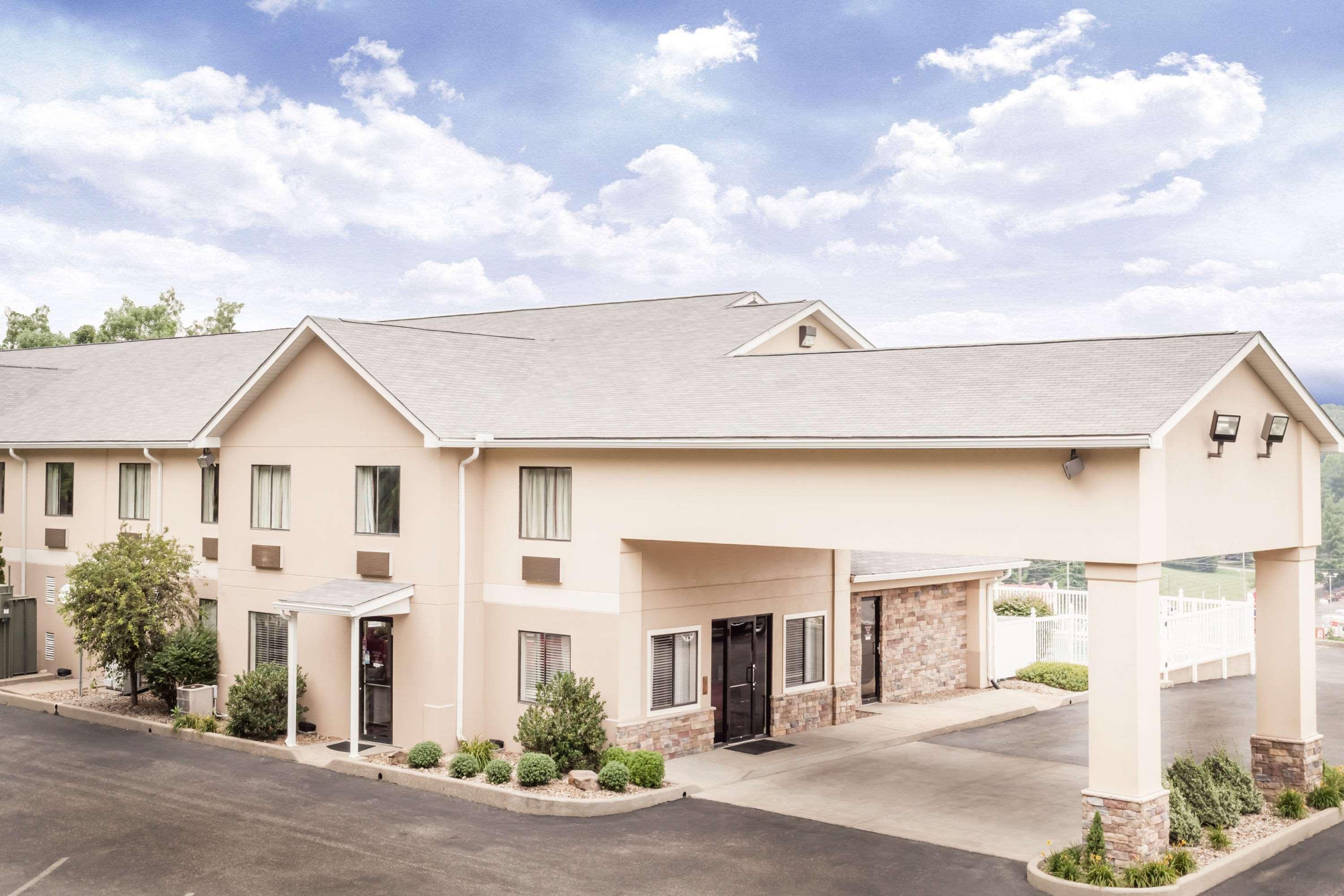 Ramada By Wyndham Tell City Exterior photo