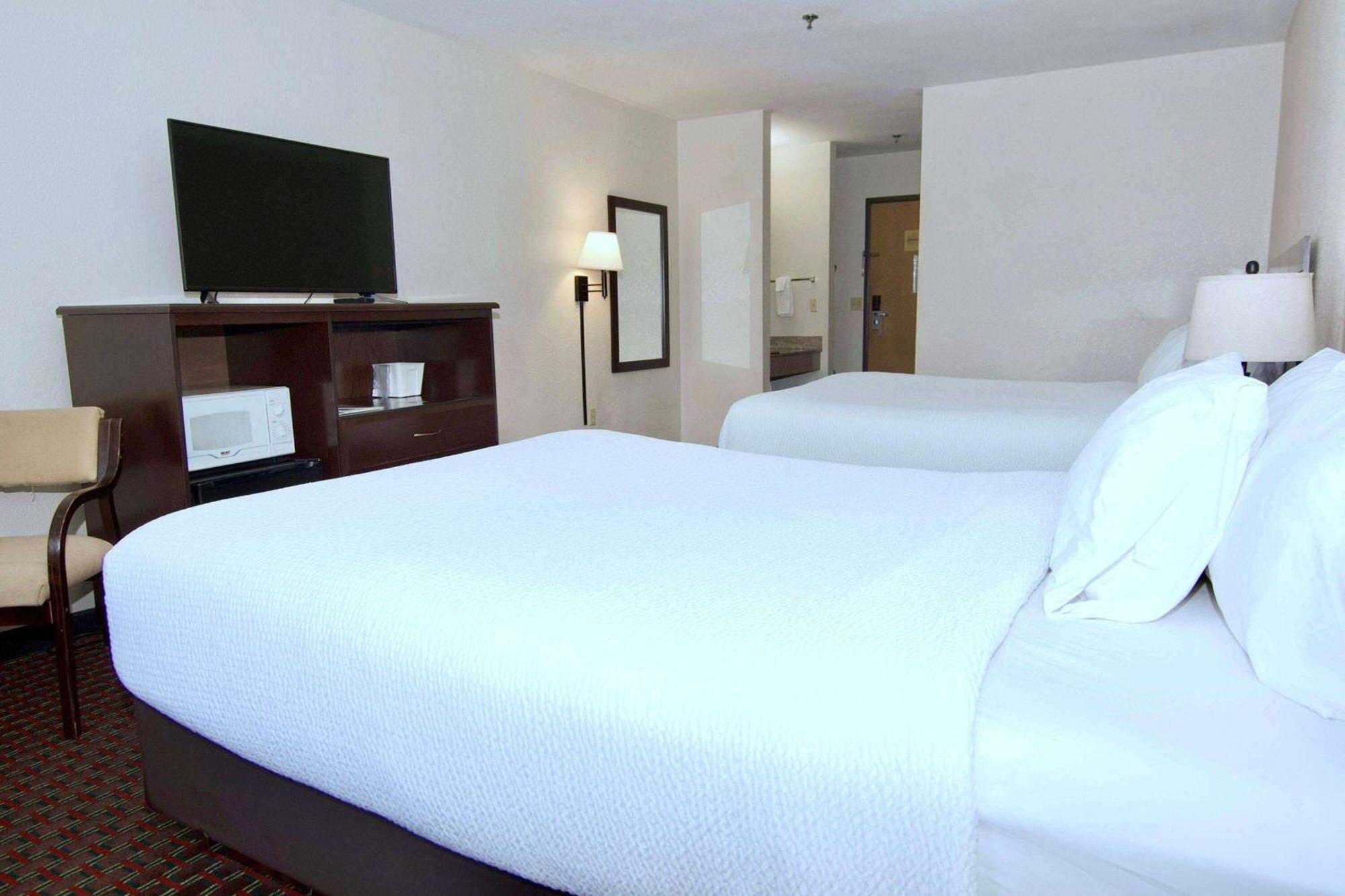 Ramada By Wyndham Tell City Exterior photo