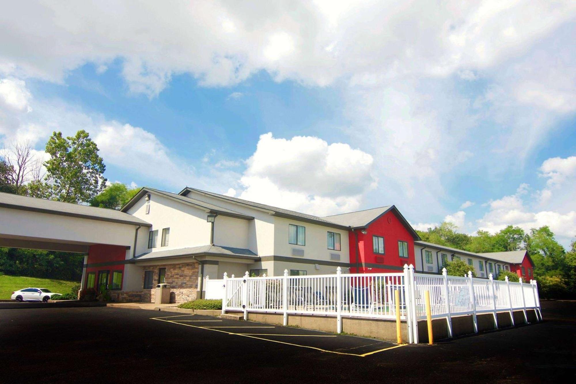 Ramada By Wyndham Tell City Exterior photo