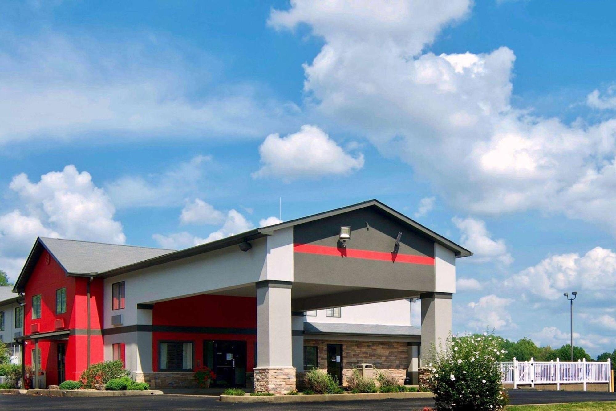 Ramada By Wyndham Tell City Exterior photo